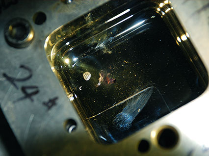 <a href='http://m.dongda88.com/product/3.htm' class='text_a'>模具激光焊機(jī)</a>修復(fù)鏡面模具效果